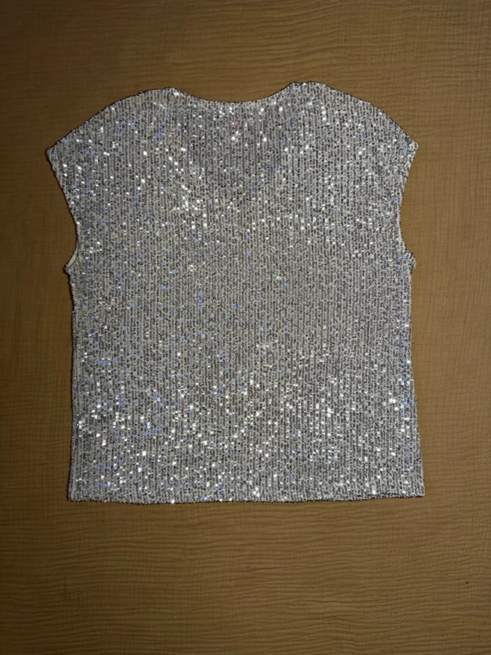 Vince Camaro Silver Sequin V-Neck Women's Blouse - Picture 5 of 5